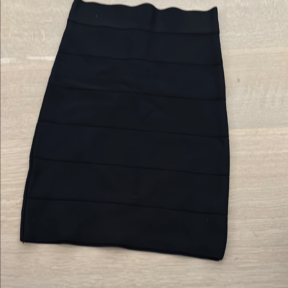 BCBG Black  Pencil Skirt bandage back zip excellent compare to Herve Ledger